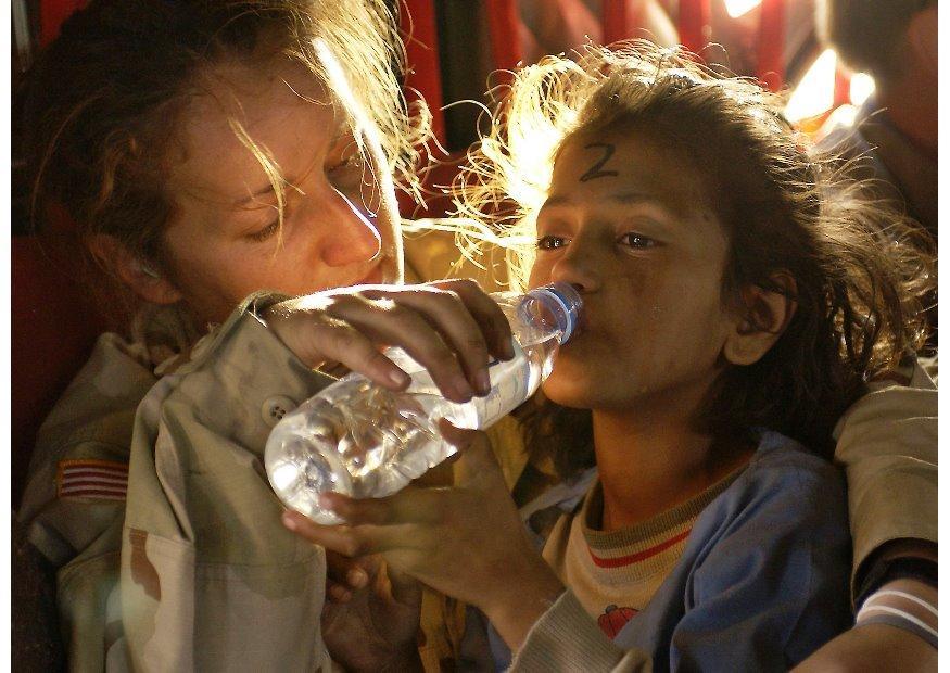 Photo aide aprA¨s un tremblement de terre au pakistan