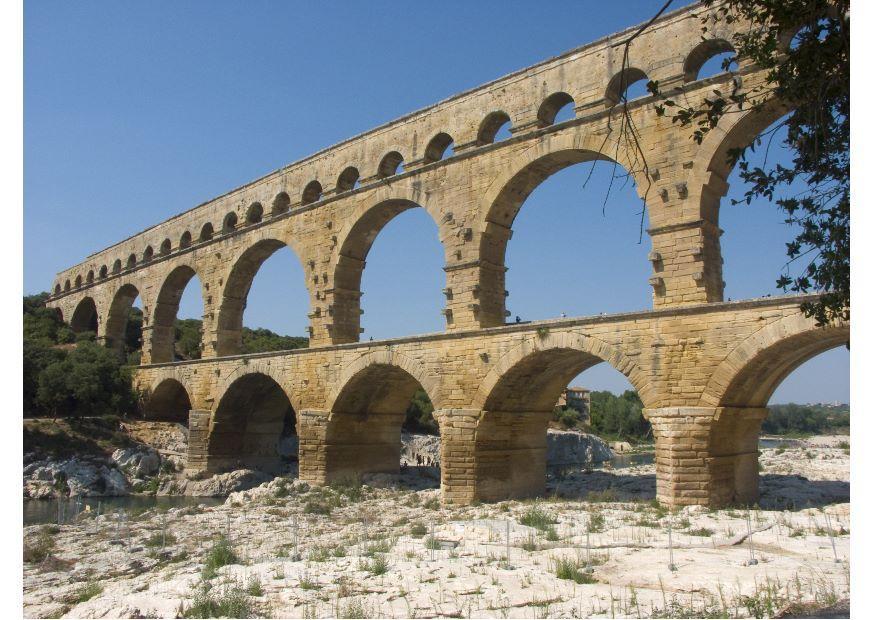 Photo aqueduc romain, nimes, france