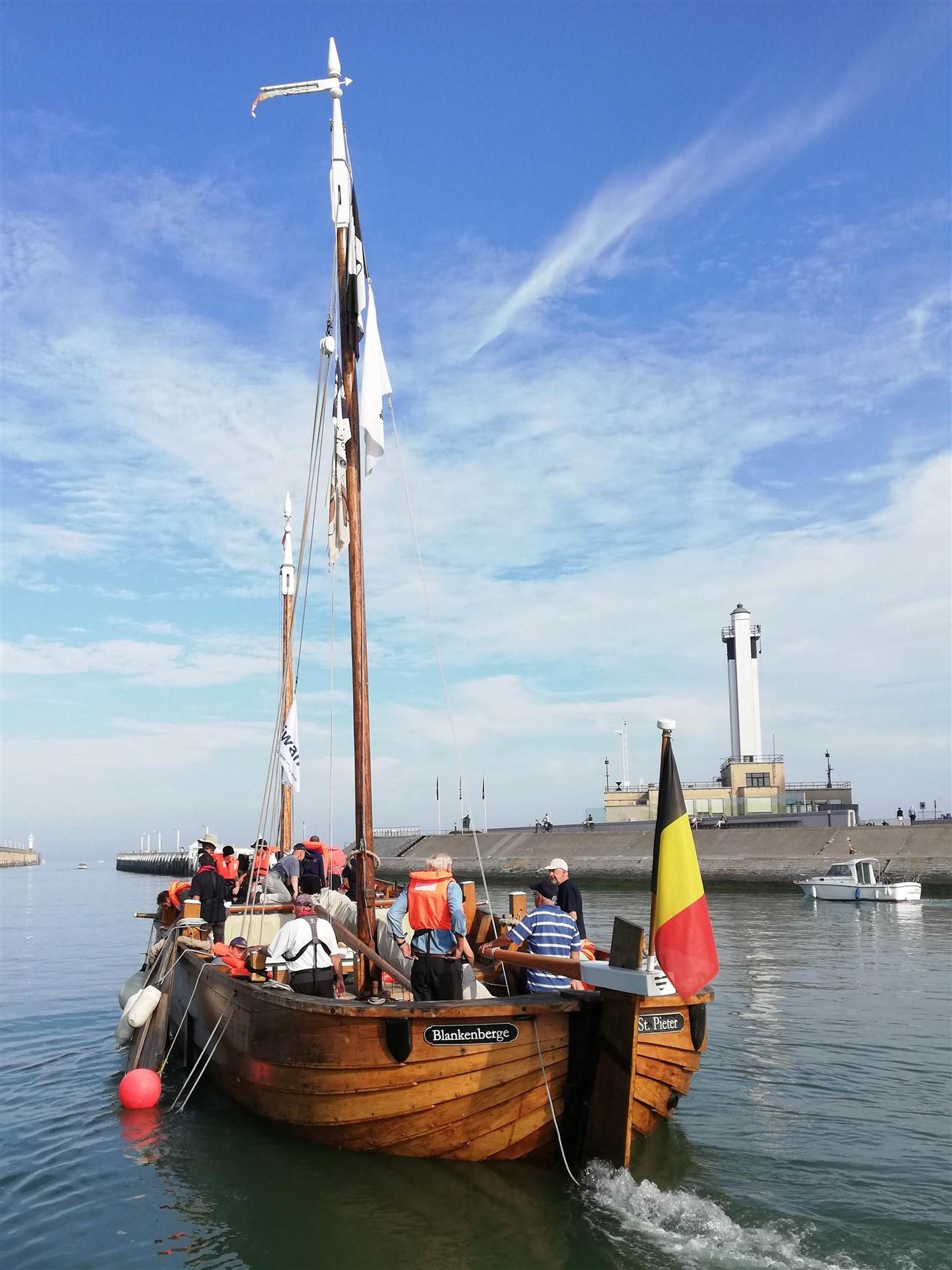 Photo bateau dans le port