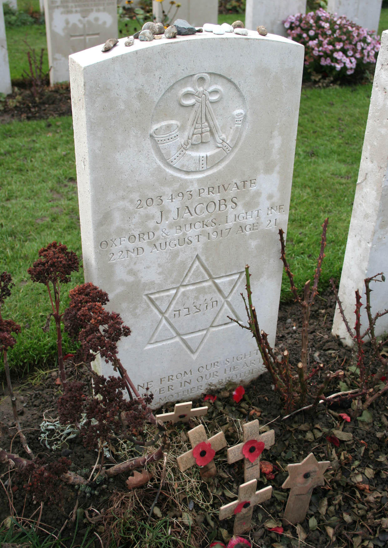 Photo cimetiA¨re de tyne cot - tombe dun soldat juif