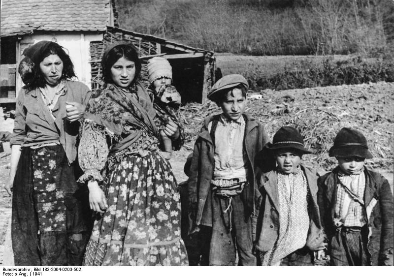 Photo la  croatie - enfants roms et femmes