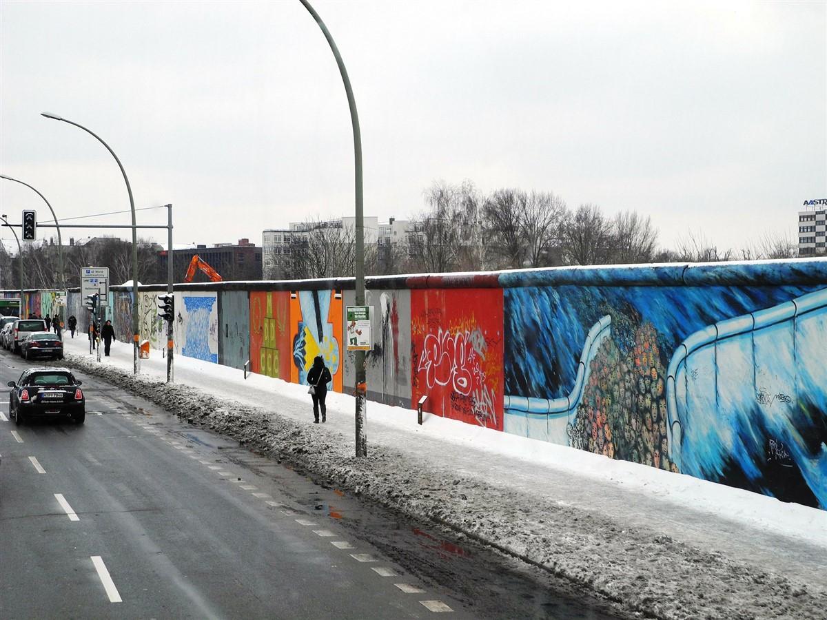 Berlin Wall Cartoon : Berlin Wall Section Cross Crossing Construction ...